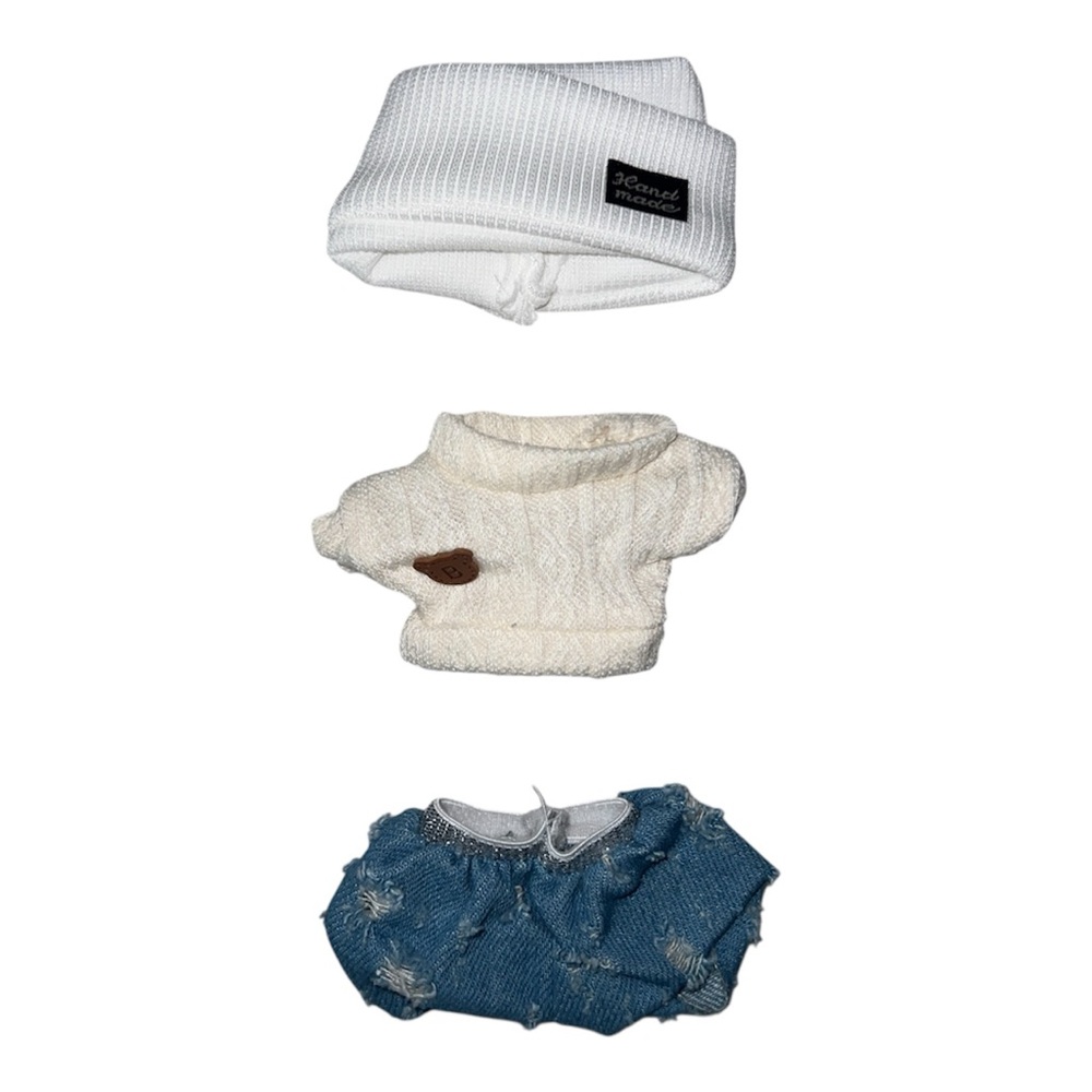 Labubu clothes.